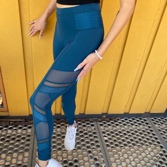 🦋Lululemon Side Mesh Leggings🦋 - Picture 2 of 10